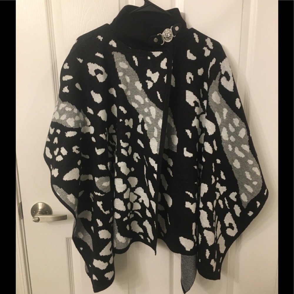 NWT…Anne Klein black and grey sweater cape